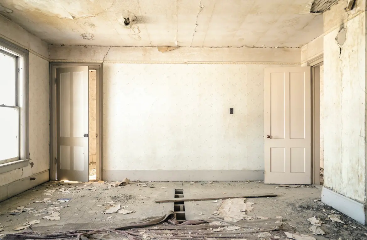 Waste disposal crew managing a cleanout project in Seven Oaks